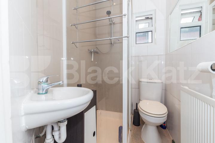 5 bedroom house located close to station and amenities  Falkland Road, Turnpike Lane